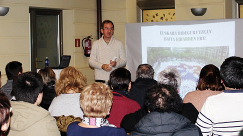 Kike Amonarrizek ‘Haurren aurrean, helduok heldu’ hitzaldia eskainiko du gaur