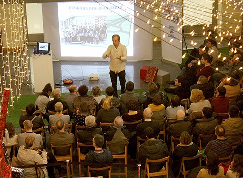 Kike Amonarrizen atzoko saioak abiatu du "Hamaika Berbaldi" egitasmoa