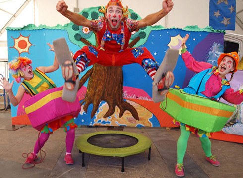 Kiki eta Koko pailazoen ikuskizuna ostegun arratsaldean El Corte Ingleseko terrazan