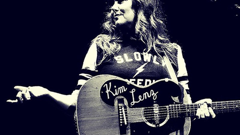 Kim Lenz Band-ek joko du domekan Portalea musika-klubean