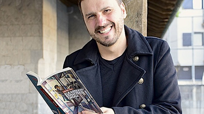 Kirmen Uribek hartuko du parte Harixa Emoten irakurle taldeko gaurko saioan