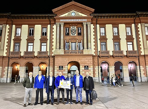 Kirol-eragileei aitortza egingo die Udalak bihar, “Eibar Kirolaren Europar Hiria 2023” izendapenaren kopiak banatuta