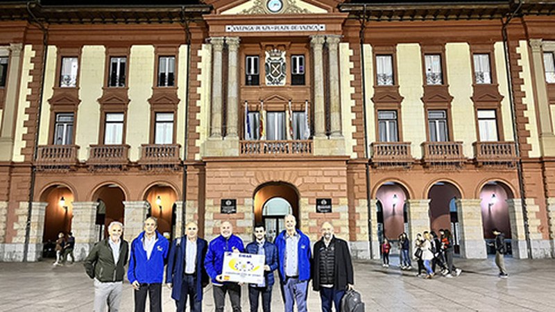 Kirol-eragileei aitortza egingo die Udalak bihar, “Eibar Kirolaren Europar Hiria 2023” izendapenaren kopiak banatuta