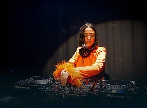 Klandestina DJ-aren erritmora dantzan aritzeko aukera egongo da zapatu gauean Untzagan