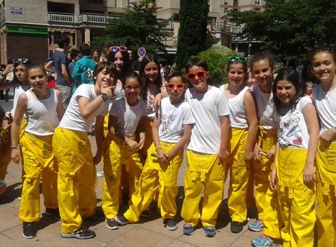 Koadrilek giro onean egin dute kalejira Urkizuraino