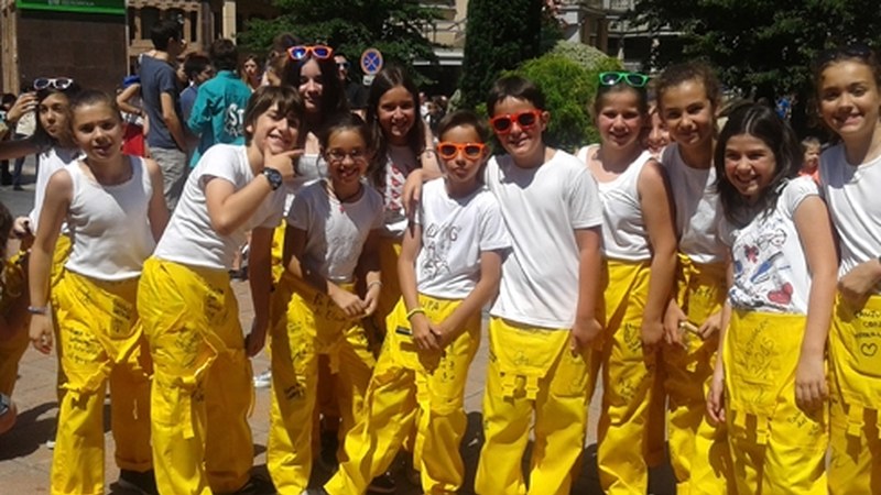 Koadrilek giro onean egin dute kalejira Urkizuraino