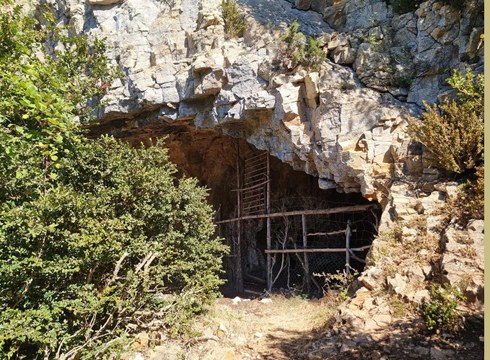 Koba bat bisitatzeko aukera izango da Deporrek zapaturako antolatutako mendi-irteeran