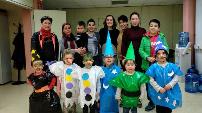 Koko-jantziak prestatzen Barixakuak Jolasian