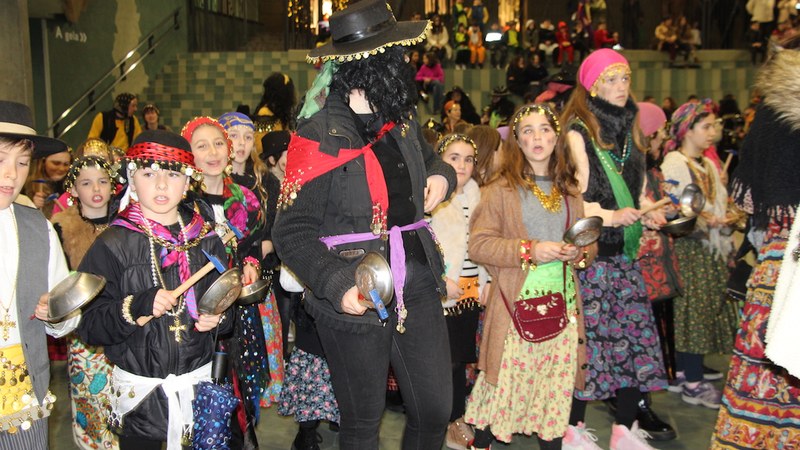 Koko jantzita denak balio du Aratosteak jo eta su ospatzeko