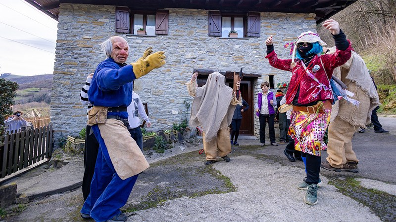 Koko-marru eta koko-dantzariek Aratoste gose handiagoarekin laga gaituzte