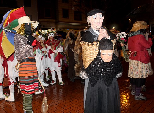 Koko-marru eta koko-dantzariek euria izan zuten lagun zapatuan, goizean goizetik