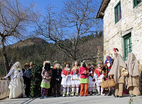 Koko-marruak Aratosteetarako giroa epeltzen hasi ziren asteburuan