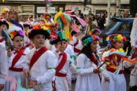 Kolorez eta irribarrez bete da Eibarko erdigunea Eguen Zuri egunean