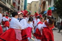 Kolorez eta irribarrez bete da Eibarko erdigunea Eguen Zuri egunean