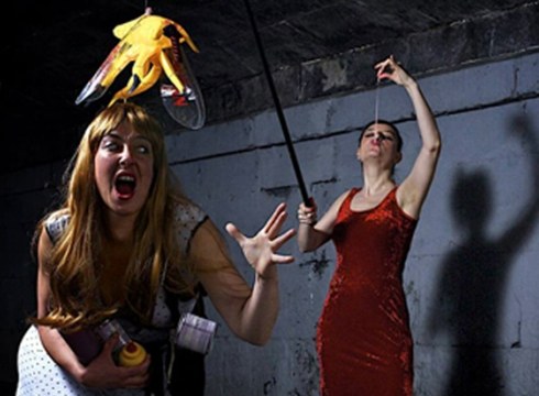 Komedia beltza taularatuko du Katastrofenek gaztetxean gaur arratsaldean