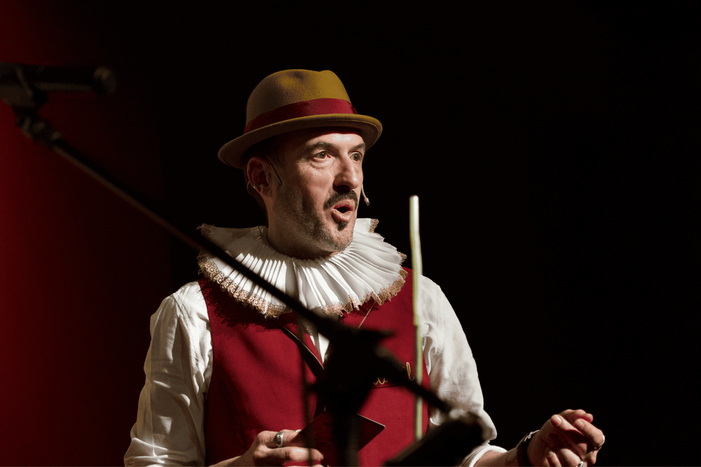 Komedia Fest jaialdia maiatzean hasiko da Alex O’Dogherty umoregilearen bakarrizketarekin