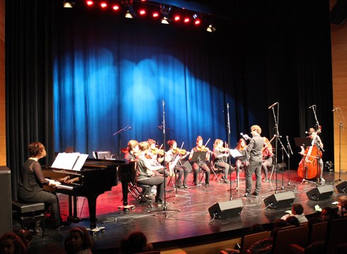 Kontzertu bikaina eskaini zuten atzo Coliseoan Musika Eskolako ikasleek