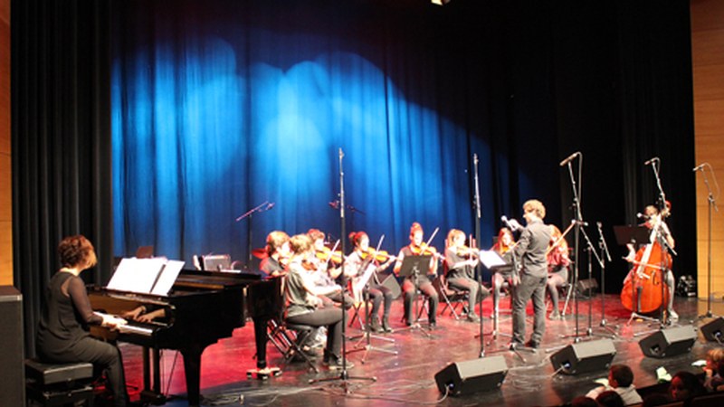 Kontzertu bikaina eskaini zuten atzo Coliseoan Musika Eskolako ikasleek