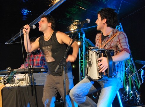 Kontzertu hirukoitza Amañako Jaien lehen gauerako