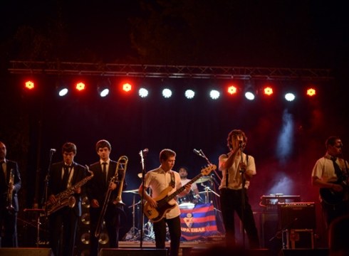 Kontzertu hirukoitza zapatu gauean Txaltxa Zelaian