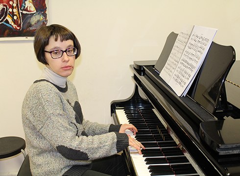 Koro Alonso: pianoan loratu, musikaz gozatuz