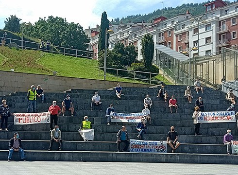 Koronabirusak eragindako etenaldia eta gero, gaur berriz elkarretaratu dira pentsiodunak Untzagan