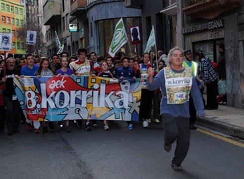 Korrikak jai giro ederrean zeharkatu du Eibar