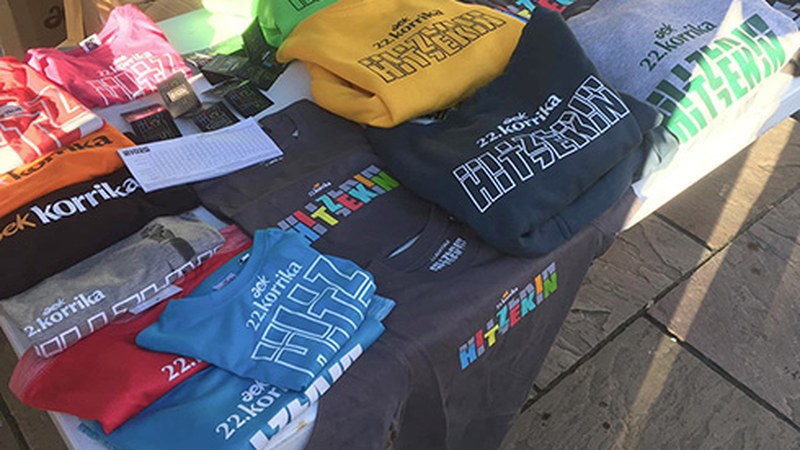 Korrikako materiala salduko dute zapatu goizean Untzagan