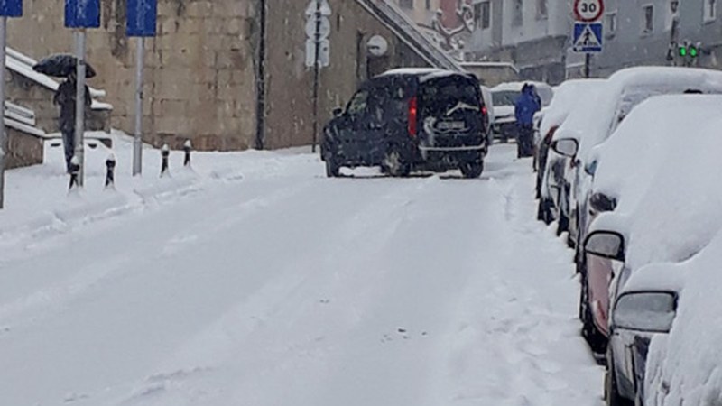 Kotxea ez hartzeko eta Eibartik irten behar izanez gero Azitaindik irtetzea gomendatzen du Udaltzaingoak