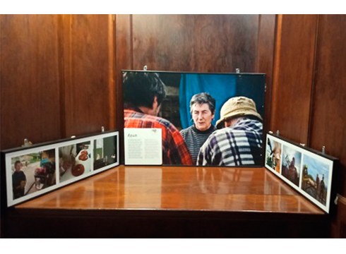 Kubako elikadura burujabetzari buruzko argazki-erakusketa zabaldu dute Paulaner tabernan