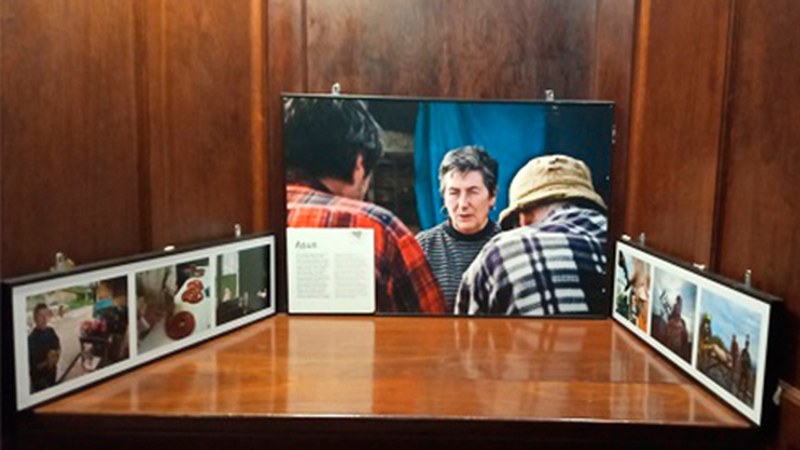 Kubako elikadura burujabetzari buruzko argazki-erakusketa zabaldu dute Paulaner tabernan