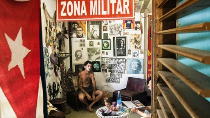 Kubako punkari buruzko aurkezpena bertan behera