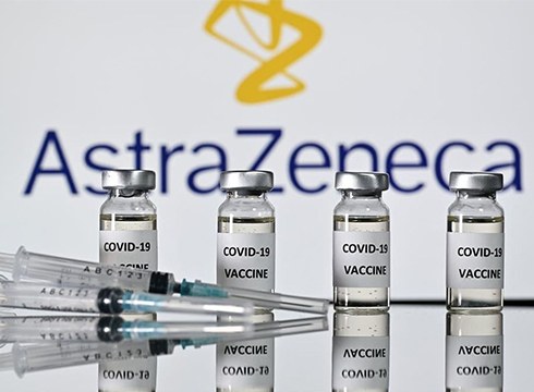 Supermerkatuetako kutxazainek, poliziek, irakasleek eta mediku pribatuek hartuko dute AstraZenecaren txertoa