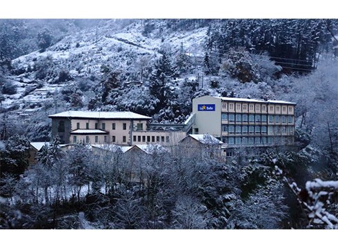 La Salle Azitain ikastetxeko aurrez aurreko eskola jarduera eten dute