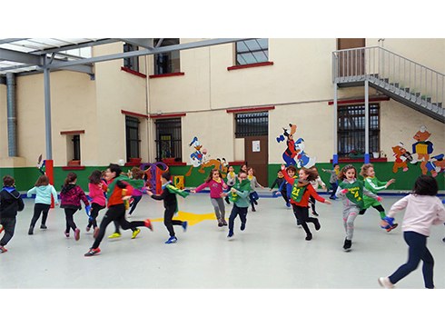 La Salle Isasikoekin `Azeriak, oiloak eta sugeak´ jolasa ikasi dugu