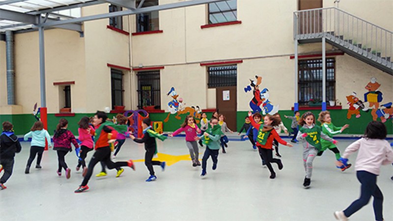 La Salle Isasikoekin `Azeriak, oiloak eta sugeak´ jolasa ikasi dugu