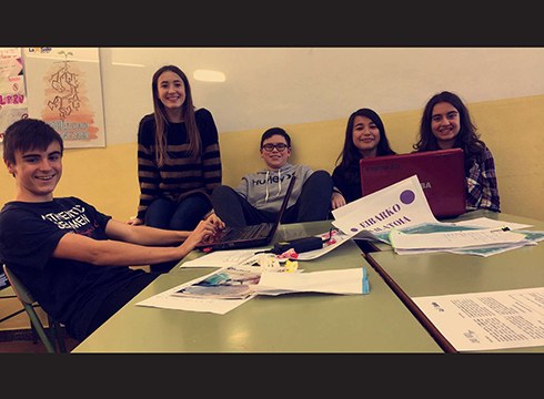 La Salleko ikasle talde boluntarioa: «Ondo irteten bada, ziur hurrengo urteetan jarraipena izango duela»