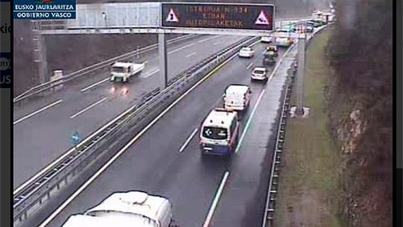 Auto gidaria hil da Elgoibar eta Eibar artean eguerdian izan den istripu larrian