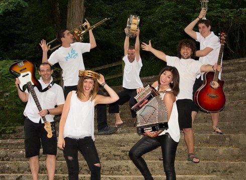 Laket taldeak kontzertua eskainiko du gaur Untzagako karpan