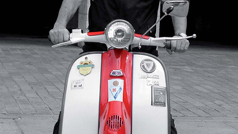 "Lambretta, bere hasieratik gure eta mundu osoko errepideetatik bueltaka" (Ramon Beitia)