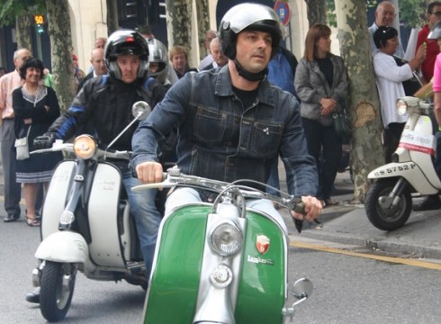 Lambretta motorrek kaleak hartu dituzte asteburuan