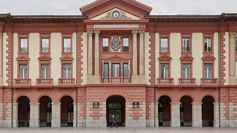 Lan istripuan hil zen langilearen heriotza dela eta, Udalak adierazpen instituzionala onartu du