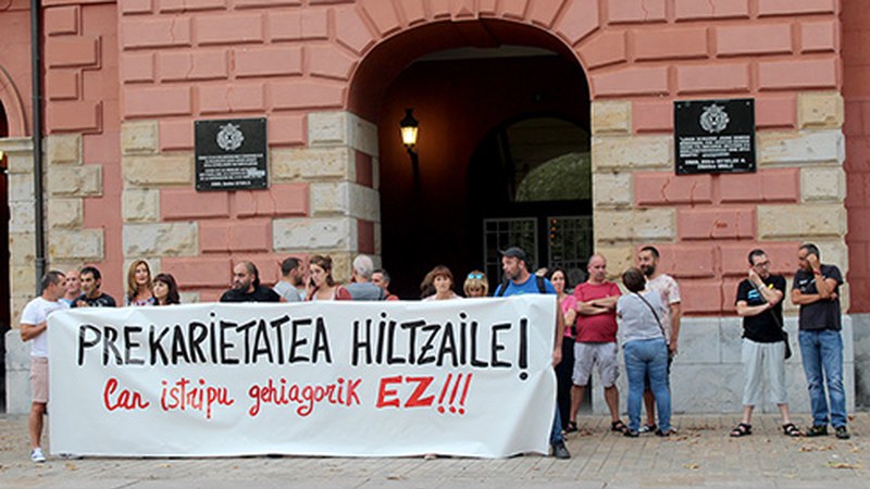 Lan istripuengatik protesta egiteko elkarretaratzea egin zen atzo Untzagan