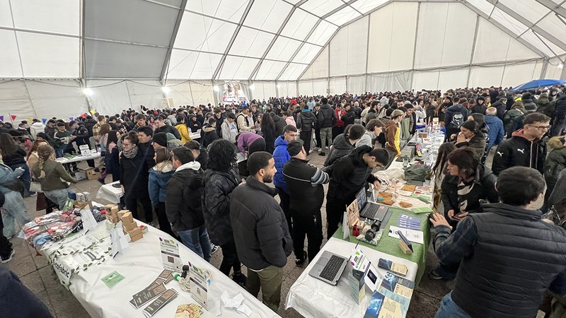 ARGAZKIAK | Lanbide Heziketako 2.000 lagunetik gora elkartu dira Ikasenpresa azokan