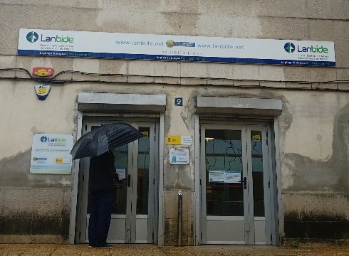 Lanbideren bulegoak ez du aurrez aurreko arretarik eskainiko gaurtik hasita