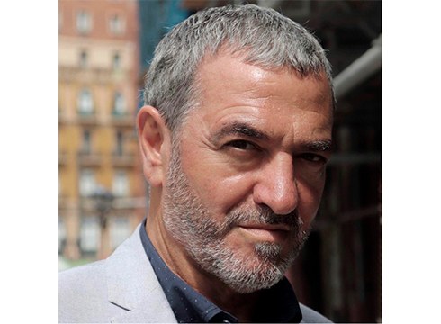 Lander Iglesias, antzerki zuzendaria: “Eszenatokian ez dago testu edo pertsonaia bat, magia joko bat baizik”