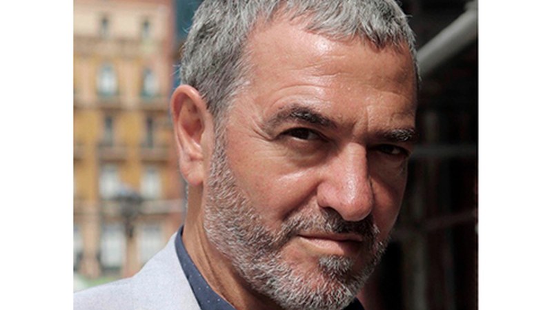 Lander Iglesias, antzerki zuzendaria: “Eszenatokian ez dago testu edo pertsonaia bat, magia joko bat baizik”