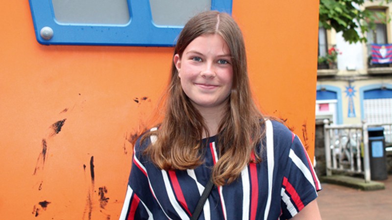 Lara Salguero: "Eibar BHI-ko logotipoa egiteko hezkidetzaren koloreak erabili ditut"