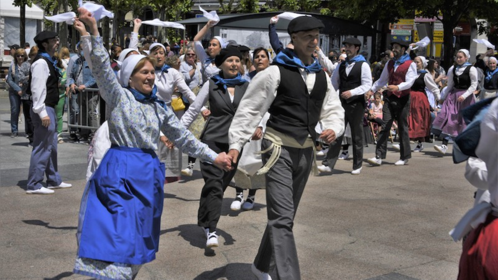 Larrain dantza errepasatzeko saioak antolatu ditu AKEk Euskal Jaiari begira