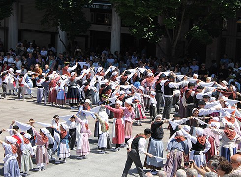 Larrain dantzaren errepasorako azken saioa egingo dute bihar